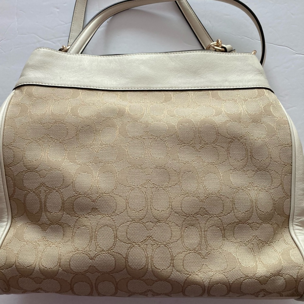 Coach Beige and Cream Signature Shoulder Bag Gold tone hardware Leather trim - Picture 6 of 14